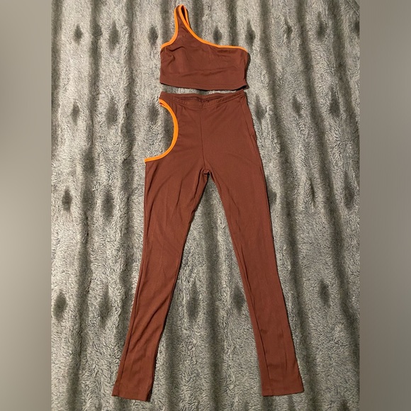 Two Piece Set w/ Hip out - Picture 1 of 4